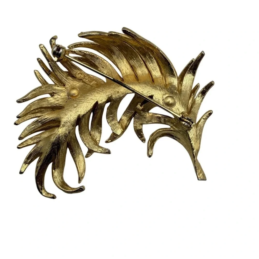 BSK Vintage Gold Tone Textured Leaf Feather Brooch Pin Mid Century Jewelry